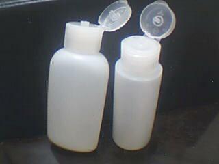 深圳市宏潤塑料制品廠 專業生產PE膠瓶及塑料制品